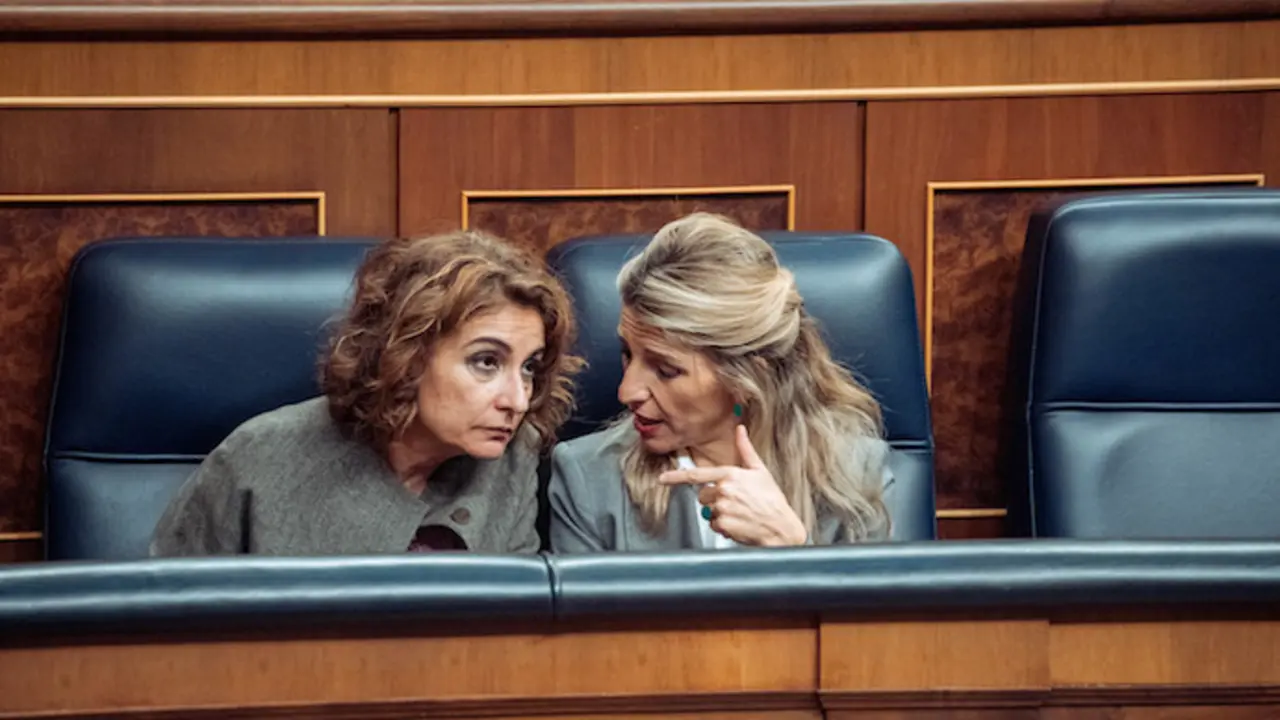 Gobierno dividido: Yolanda D&iacute;az y Mar&iacute;a Jes&uacute;s Montero enfrentadas por la tributaci&oacute;n del SMI. / EP