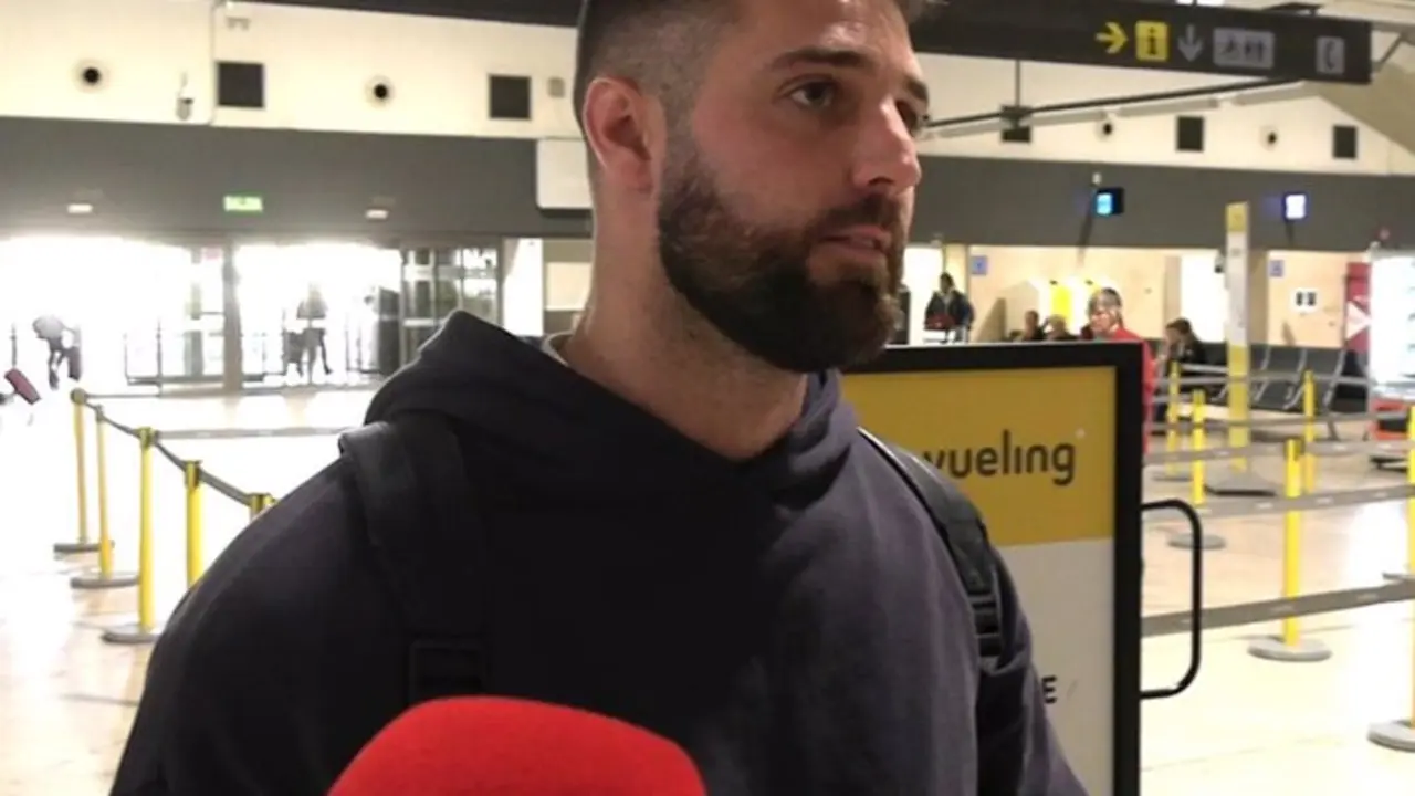 David Rodr&iacute;guez en el aeropuerto. / EP