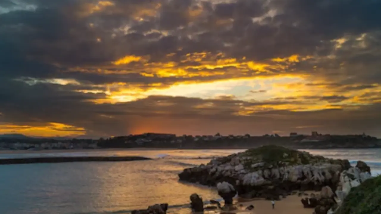 Vistas de una puesta de sol desde Suances. / A.S.P