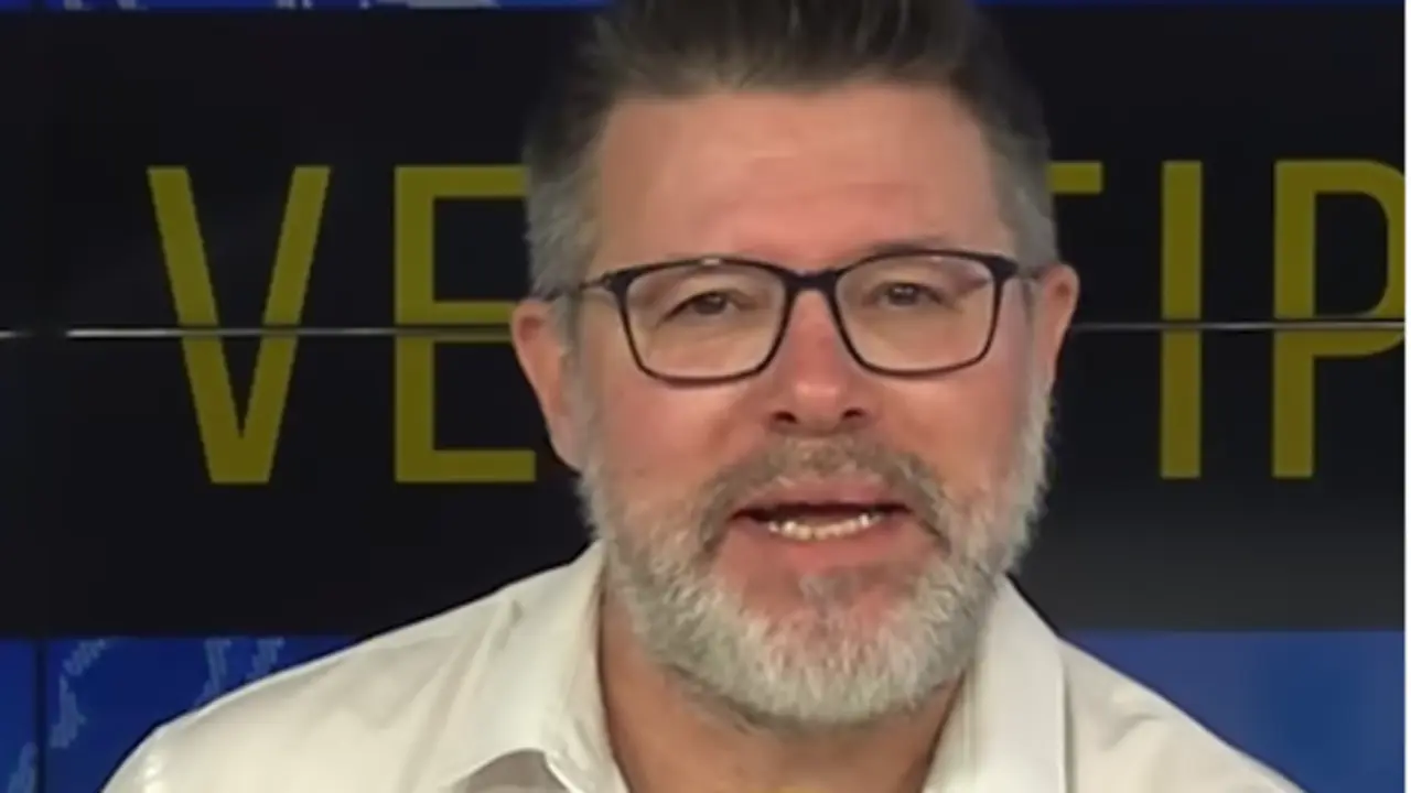 El humorista Quequ&eacute; durante un programa de radio. / RRSS