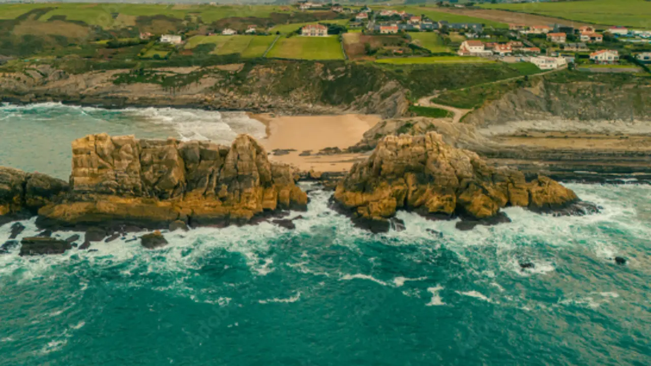 Vista a&eacute;rea de la costa de Cantabria. / A.S.