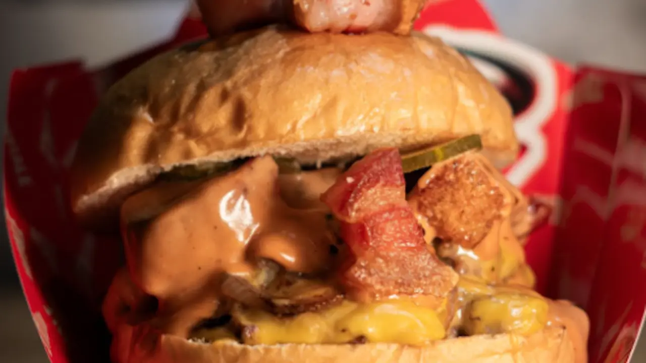 Una de as hamburguesas del local. / IG