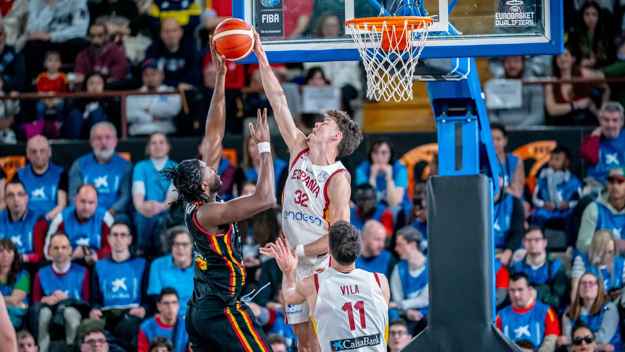 La selecci&oacute;n espa&ntilde;ola se enfrent&oacute; a B&eacute;lgica en Le&oacute;n. / FEB