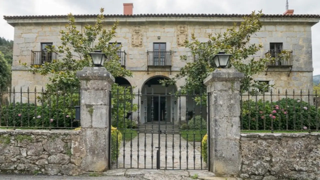 Exterior de la Casona de San Miguel de Aras en Cantabria. / The Sibarist