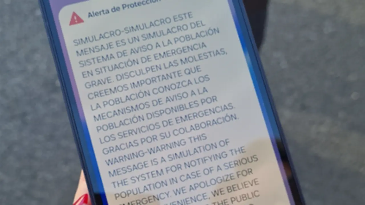 Una alerta m&oacute;vil en un ensayo puesto en marcha por la protecci&oacute;n civil. / 112