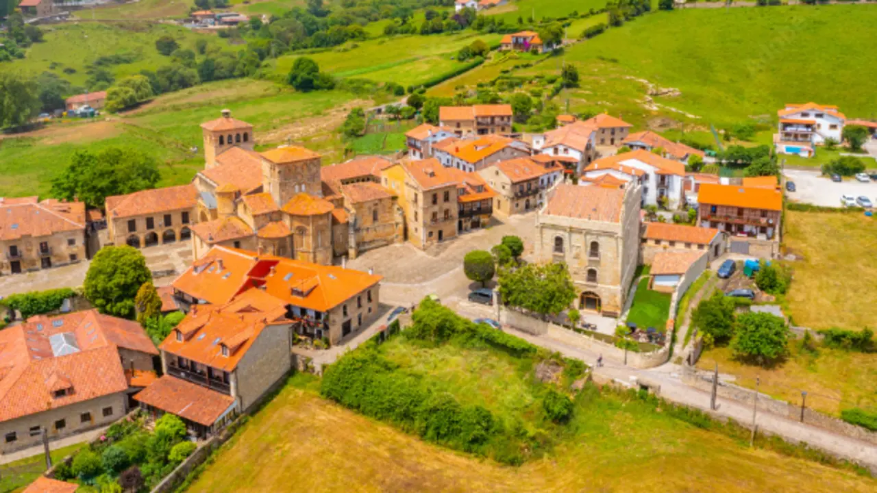 Vista a&eacute;rea de Santillana del Mar. / A.S.