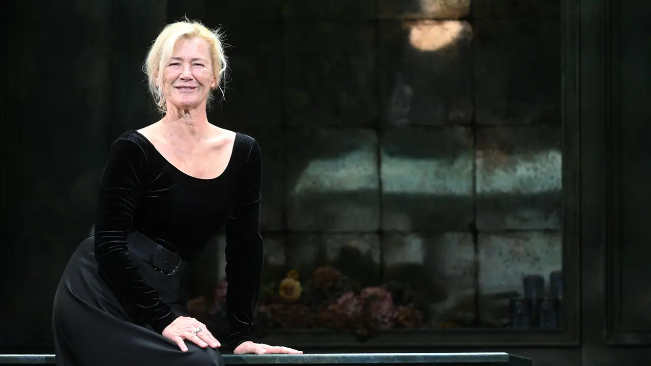 Ana Duato posa durante el pase gr&aacute;fico de la obra de teatro 'La M&uacute;sica'. / Jos&eacute; Oliva