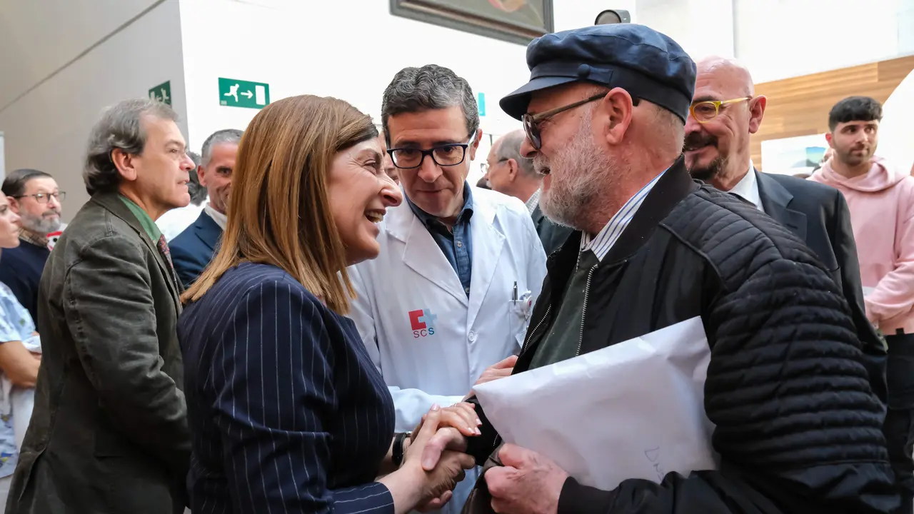 La presidenta de Cantabria, Mar&iacute;a Jos&eacute; S&aacute;enz de Buruaga, preside el acto conmemorativo del 50 aniversario del programa de trasplantes. / Alerta