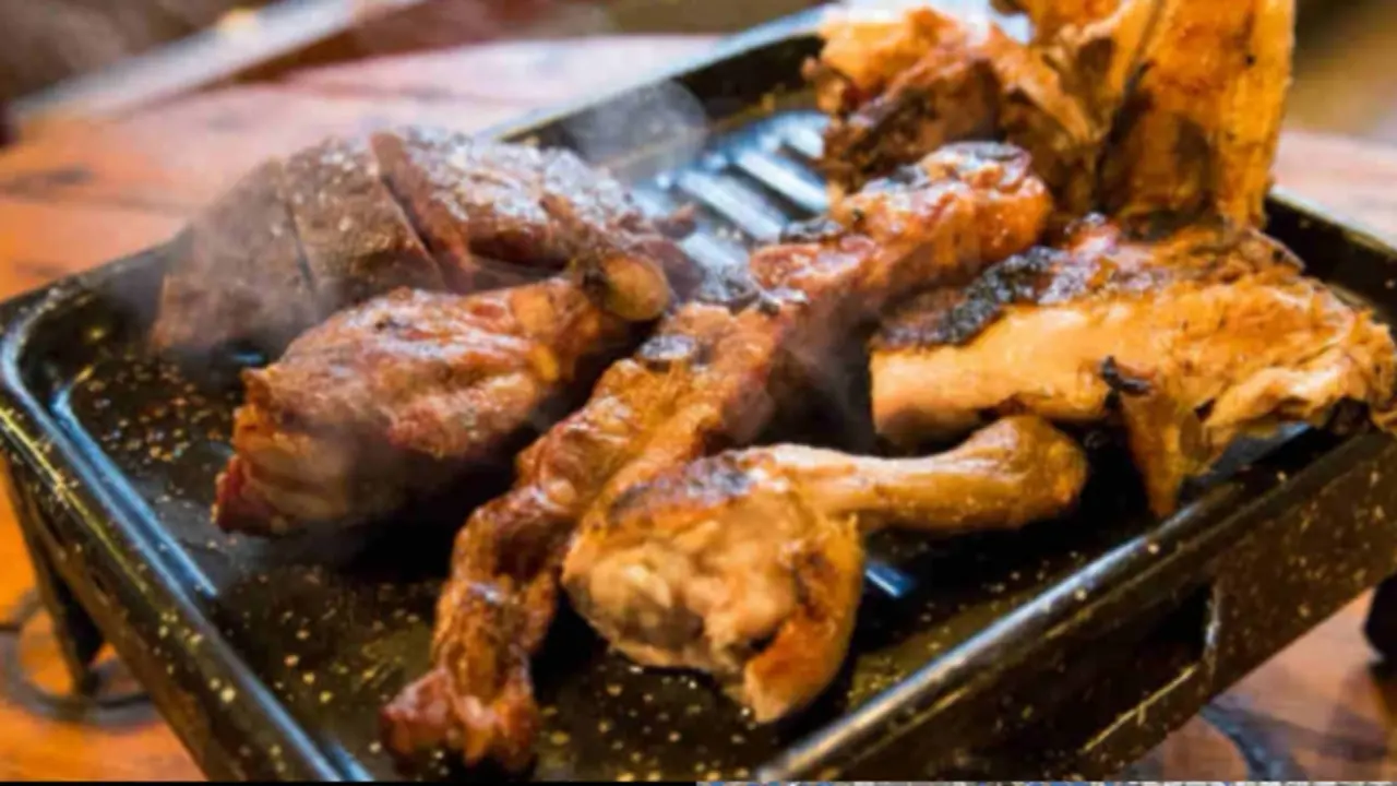 Una de las parrillas que tiene el asador. / IG