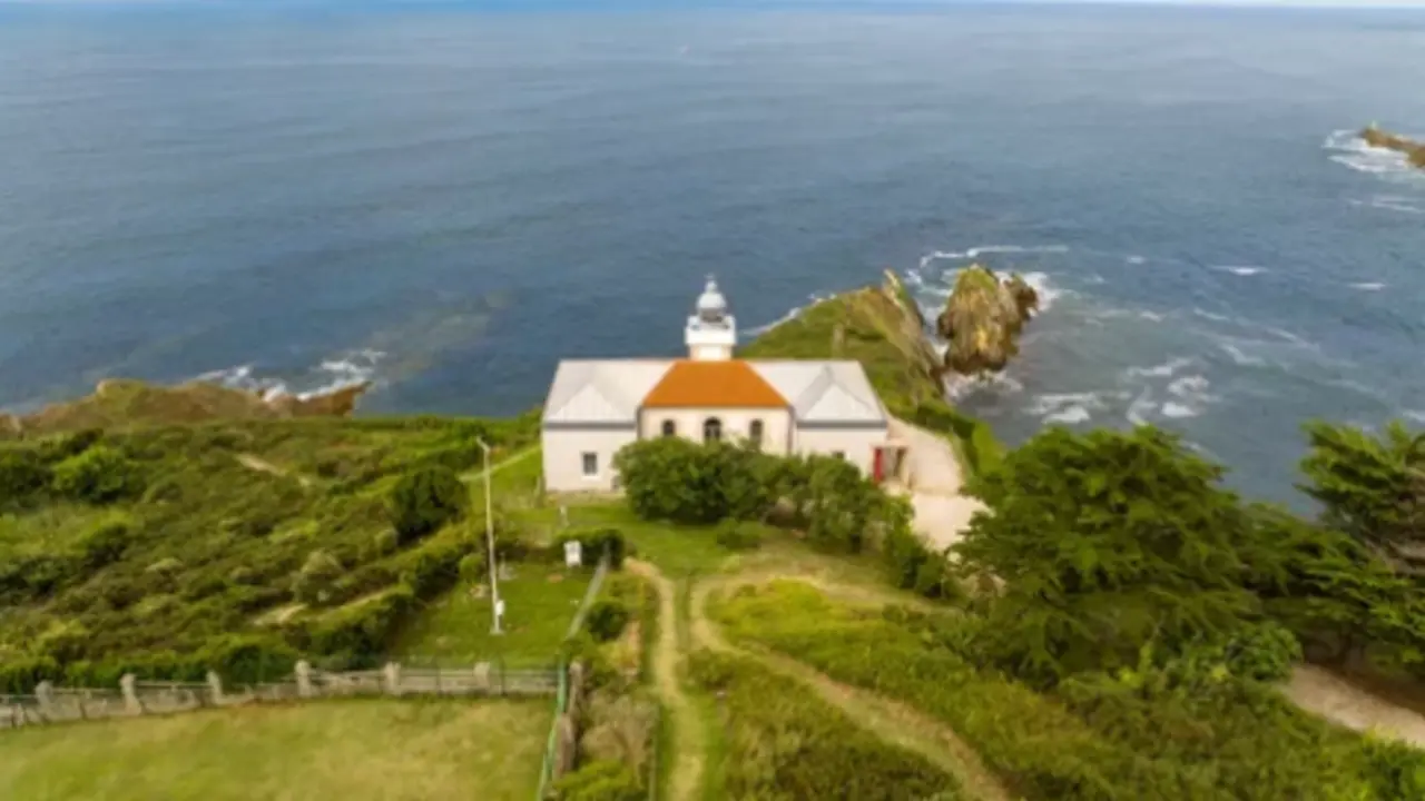 Faro de Punta Silla en San Vicente de la Barquera, Cantabria. / A.S.