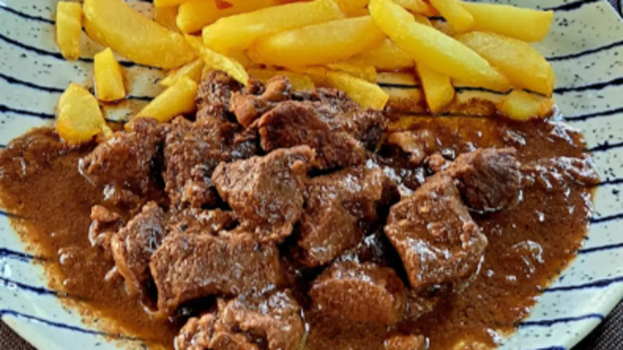 Uno de los platos del Mes&oacute;n El Puente, en B&aacute;rcena Mayor. / A.E.