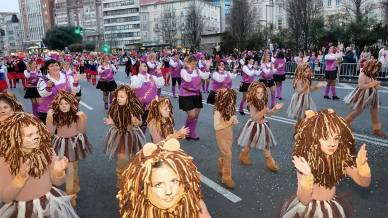 Desfile Carnaval en Santander. / Alerta