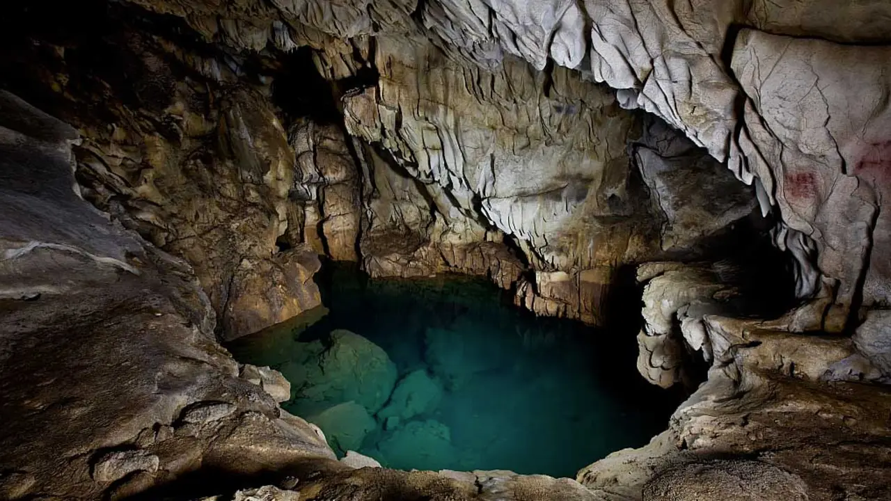 Interior de la cueva de Chuf&iacute;n. / A.R.