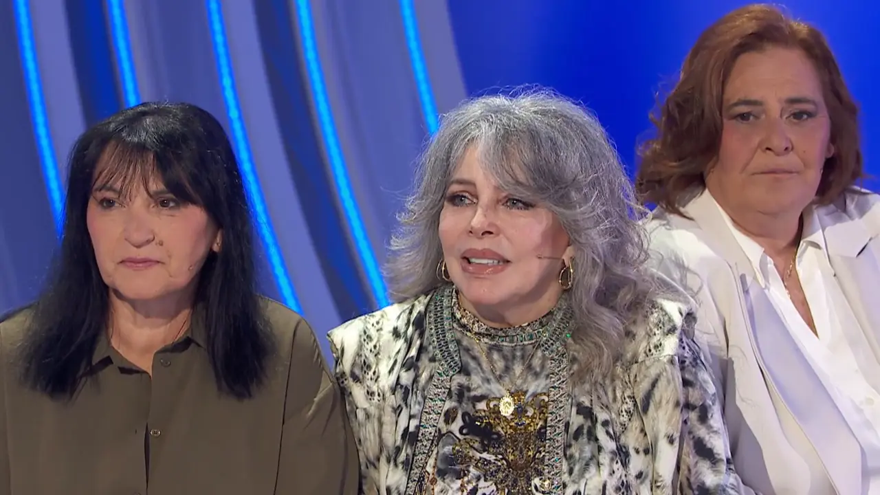 La actriz Ver&oacute;nica Castro (c) durante la emisi&oacute;n del programa. / Captura de v&iacute;deo del programa