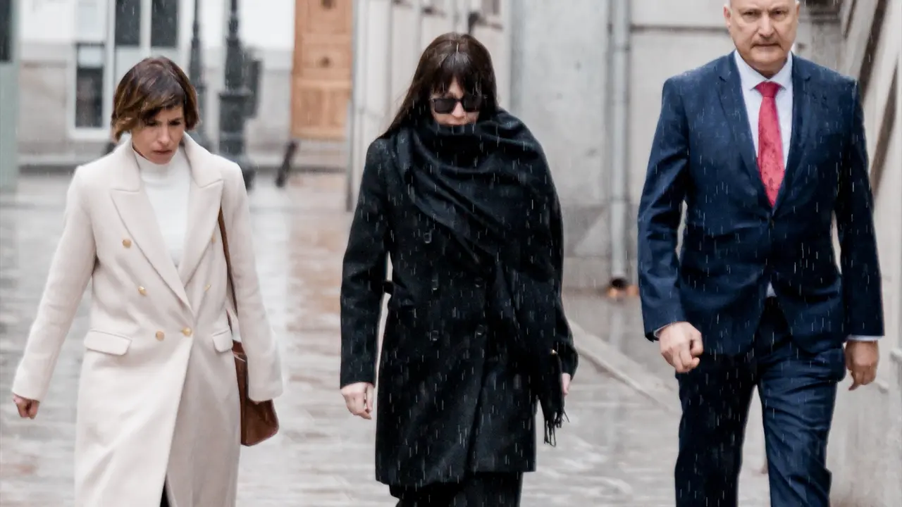 La expareja de &Aacute;balos, J&eacute;ssica Rodr&iacute;guez, a su llegada al Tribunal Supremo. / Carlos Luj&aacute;n