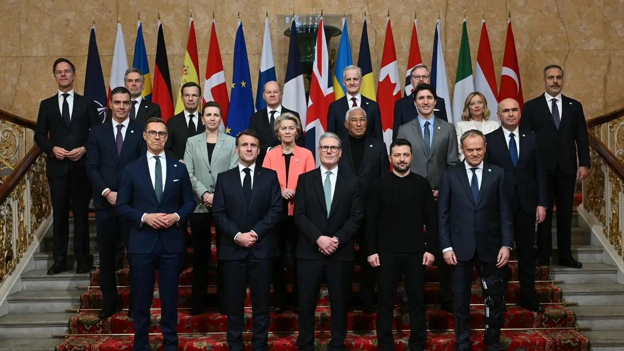 Diferentes l&iacute;deres europeos en la reuni&oacute;n en Londres. / Justin Tallis