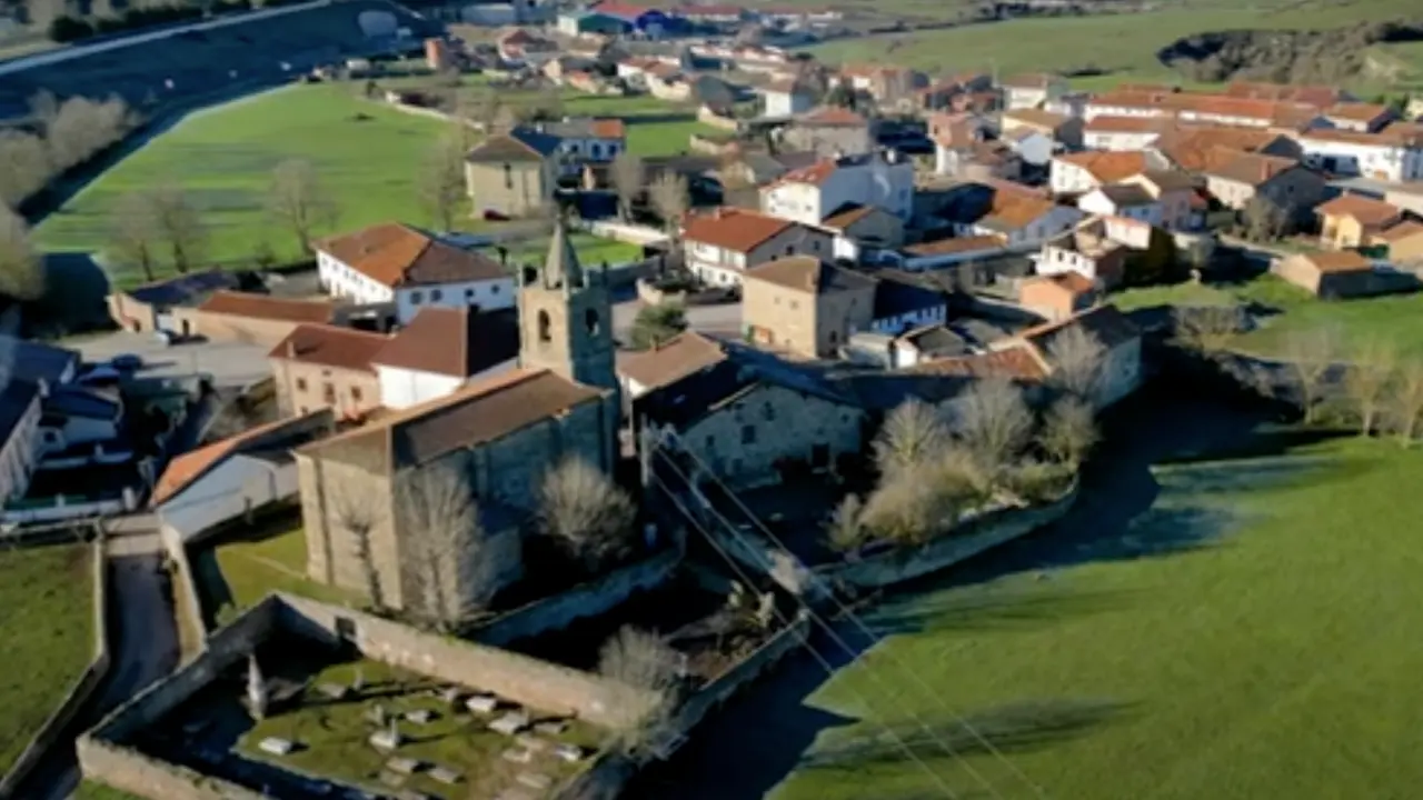 Vista a&eacute;rea de Matamorosa, en Cantabria. / RRSS