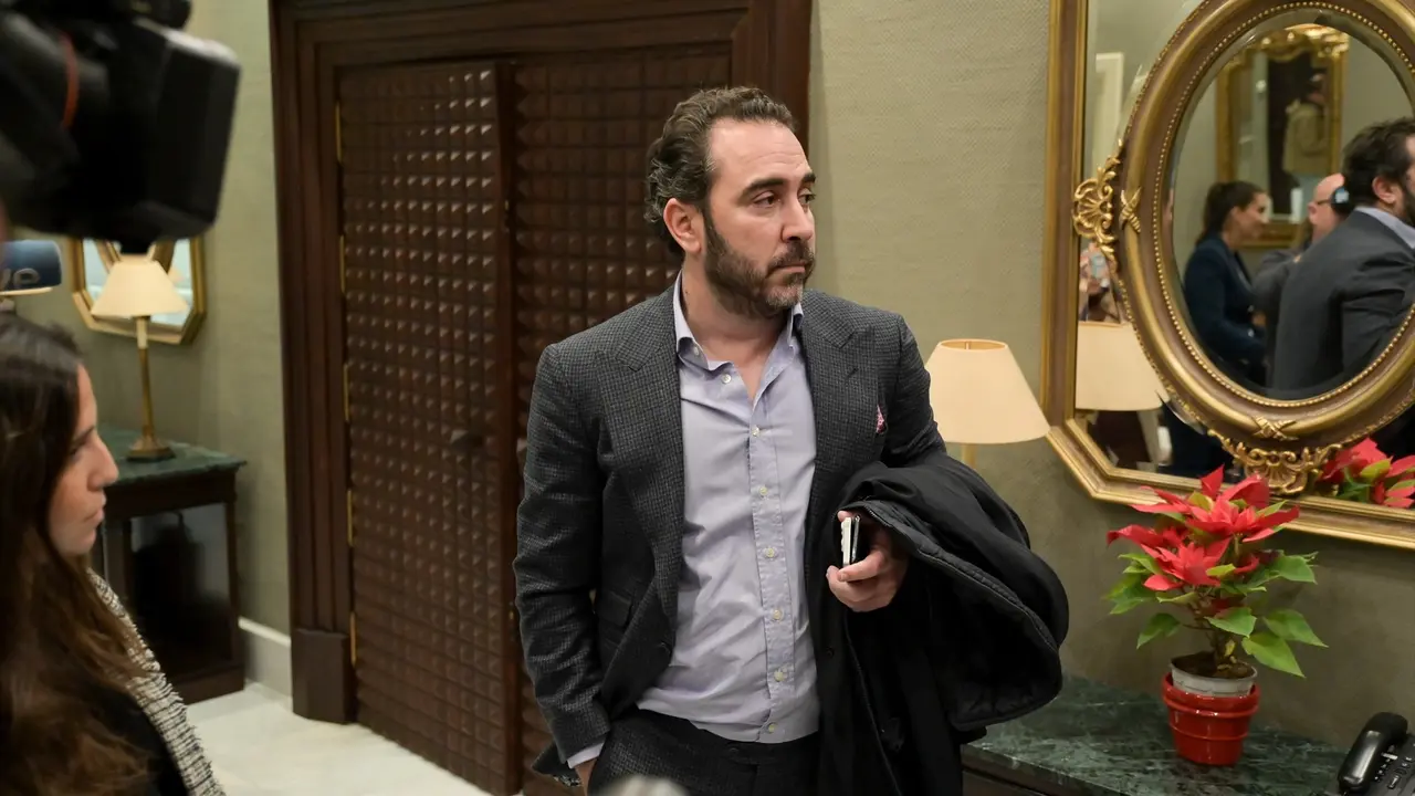 El empresario V&iacute;ctor de Aldama, a su llegada a la comisi&oacute;n de investigaci&oacute;n sobre el material sanitario. / EP