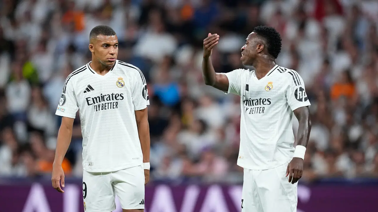 Vinicius y Mbapp&eacute; durante un partido de Champions. / EP