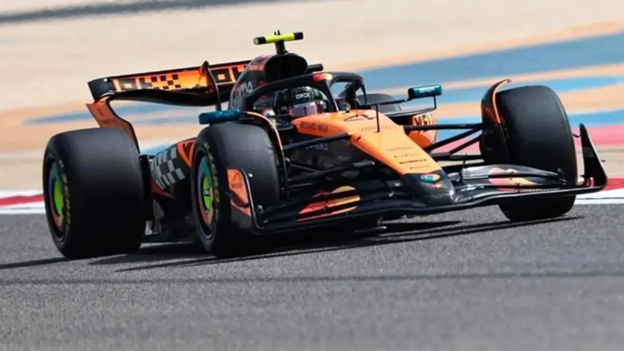 El piloto de McLaren, Lando Norris, en el circuito de Bahr&eacute;in. / x