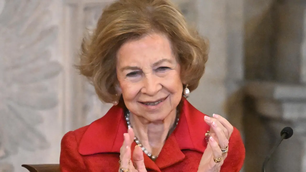 La reina Sof&iacute;a preside los Premios Mecenazgo y se reencuentra a Xandra Falc&oacute;. / EP