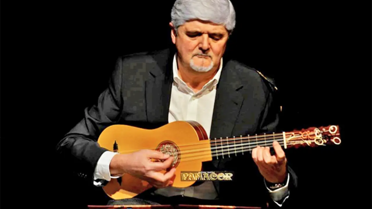 El Laudista Paulino Garc&iacute;a, durante un concierto. / x
