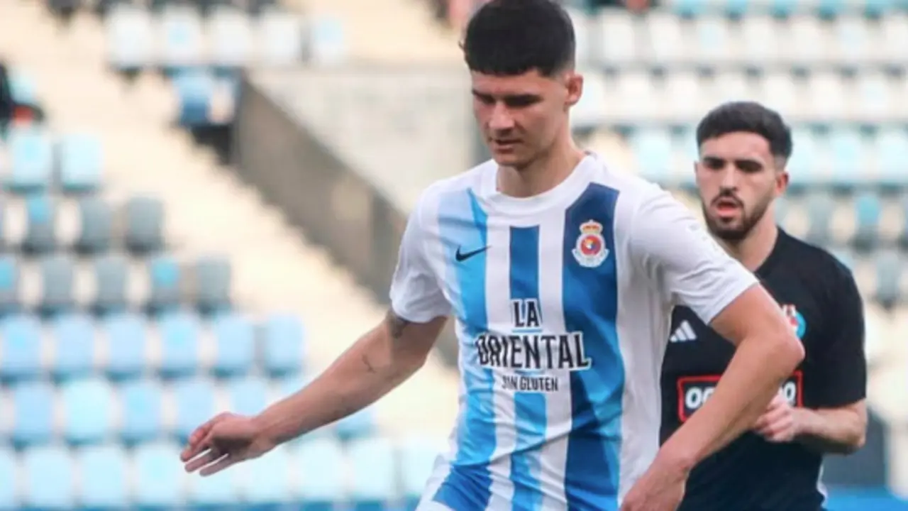 Uri durante el partido de ayer de la Gimn&aacute;stica ante el Llanera. / RSGT