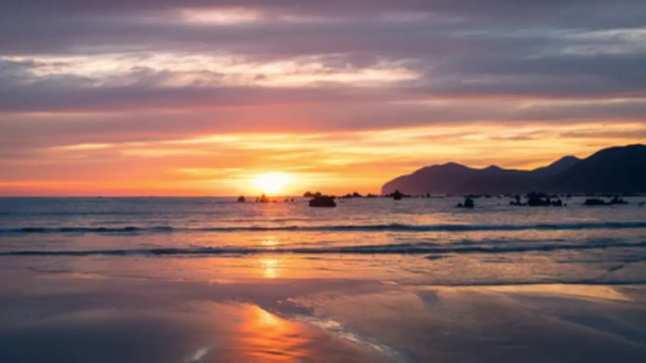 Atardecer en la playa de Trengad&iacute;n, en Noja. / A.S.