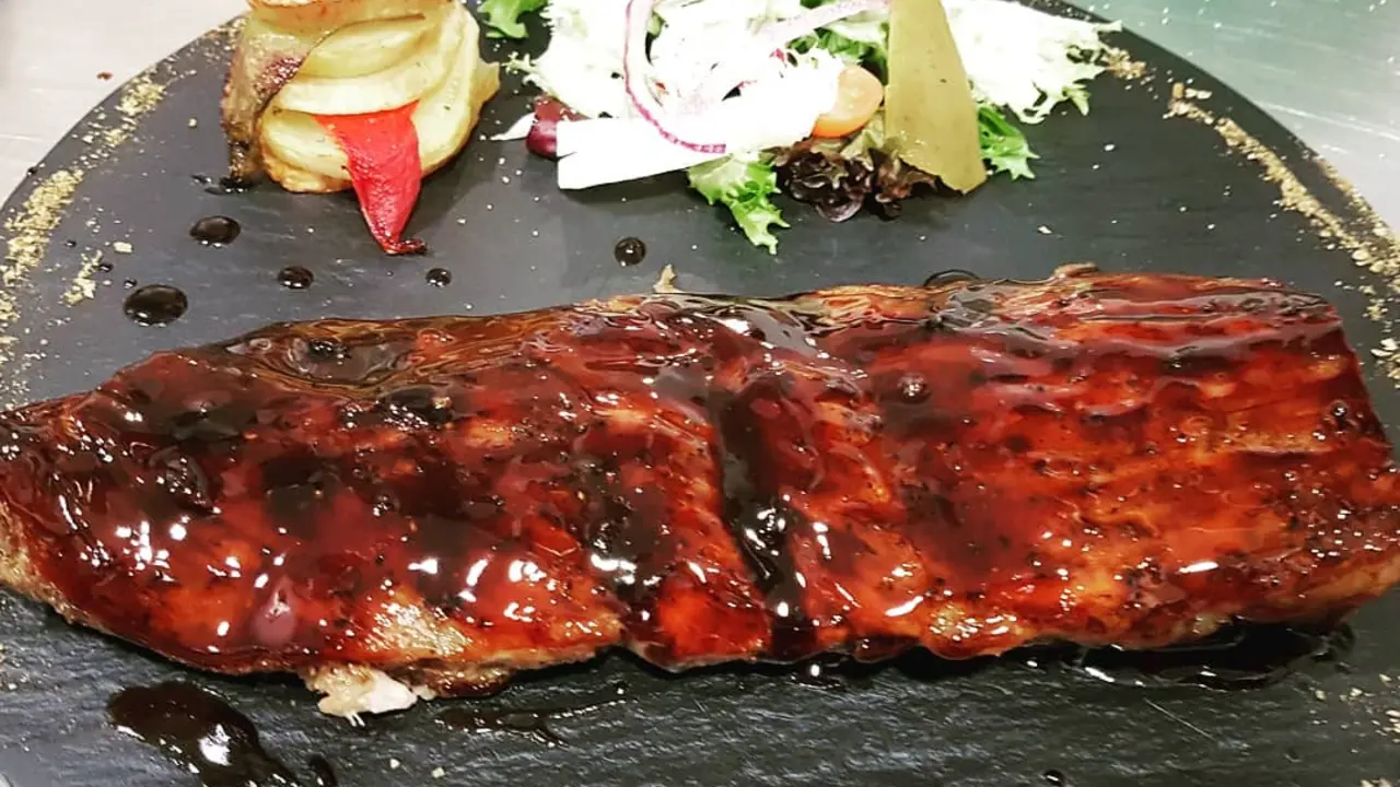 Plato de costilla del restaurante. / RRSS