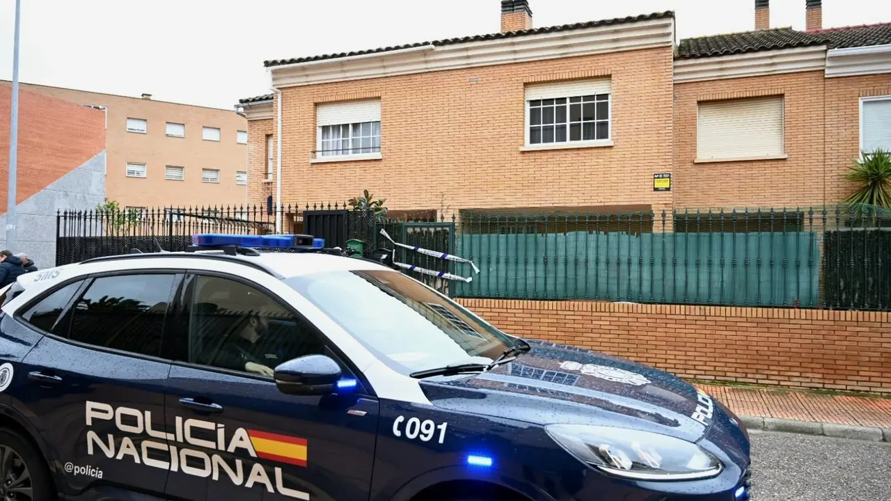 Fachada del piso tutelado en Badajoz donde ha sido asesinada una educadora de 35 a&ntilde;os. / EP