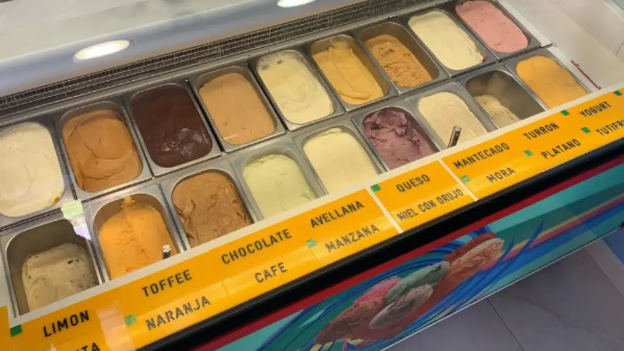 Variedades de helado que ofrecen en el local. / IG