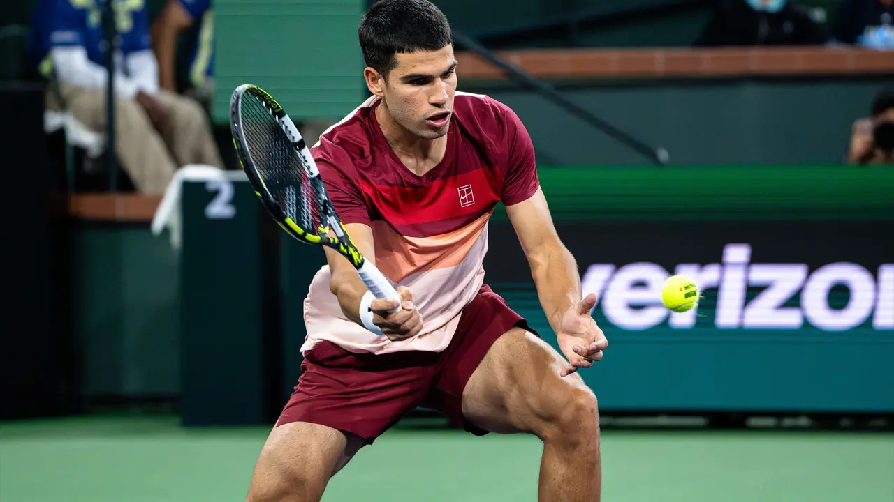 Carlos Alcaraz durante el partido ante Denis Shapovalov. / Tristan Lapierre