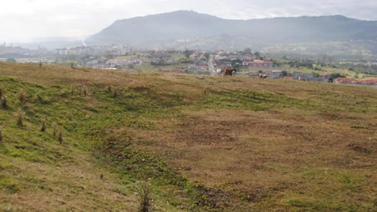 El monte Gurugu en Guarnizo. / R.C