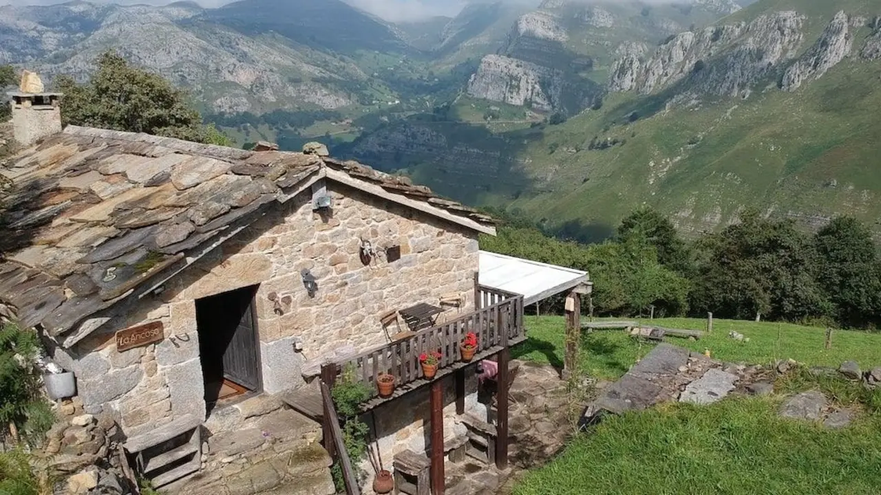 Una de las caba&ntilde;as de las que se puede disfrutar en Cantabria. / Caba&ntilde;as con encanto