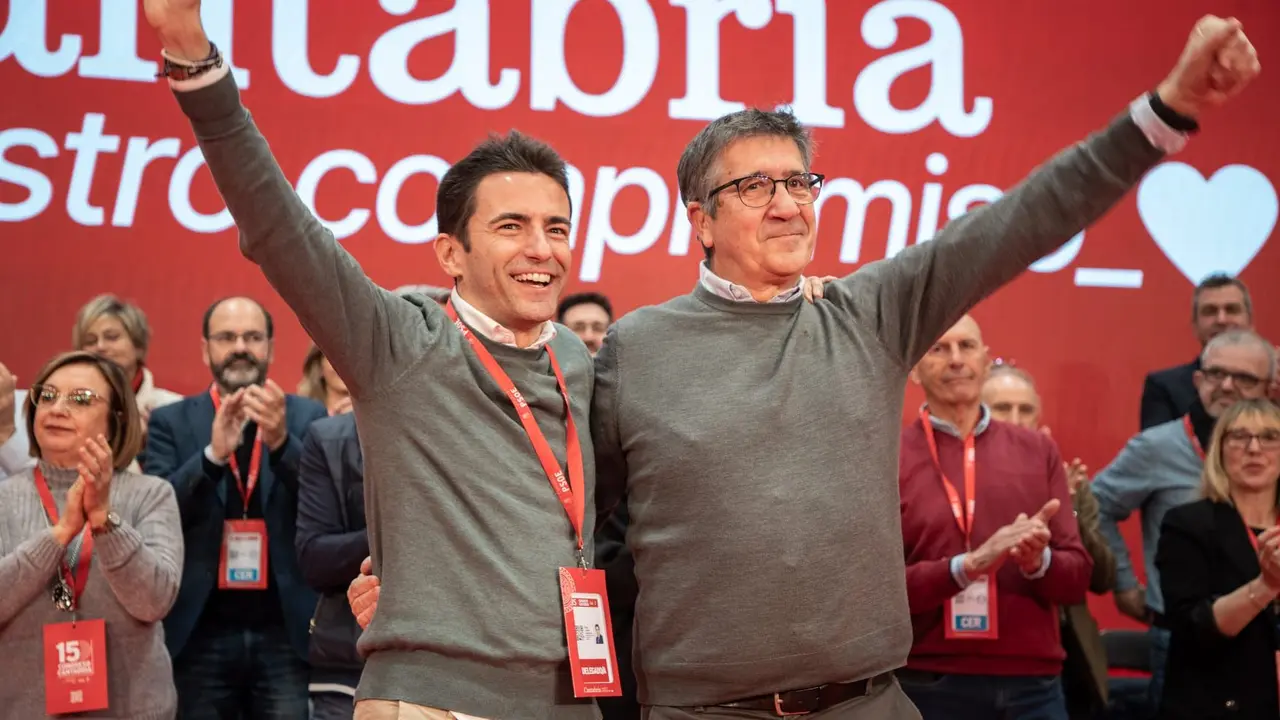 Pedro Casares junto a Patxi L&oacute;pez en el Congreso celebrado en Santander. / A.E.