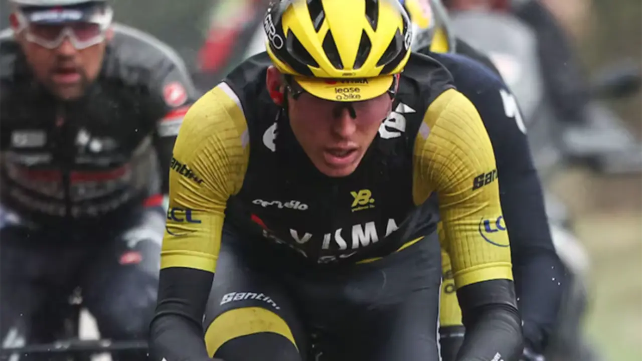 El ciclista del Visma, Matteo Jorgenson, llega a la l&iacute;nea de meta. / x