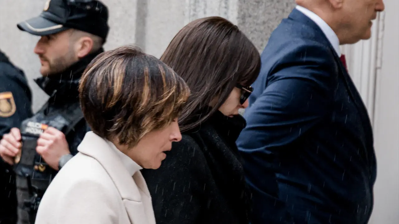 La expareja de &Aacute;balos, J&eacute;ssica Rodr&iacute;guez, a su llegada al Tribunal Supremo. / Carlos Luj&aacute;n