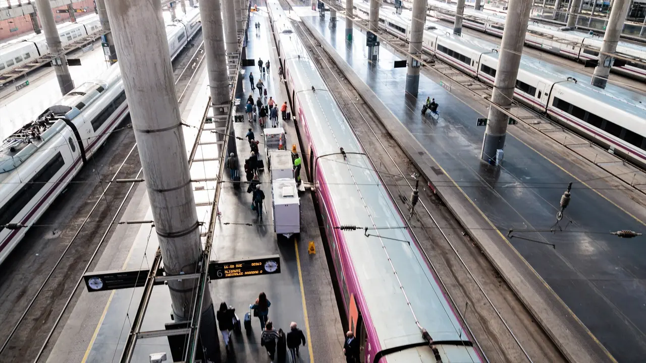 La estaci&oacute;n de tren de Atocha. / Carlos Luj&aacute;n