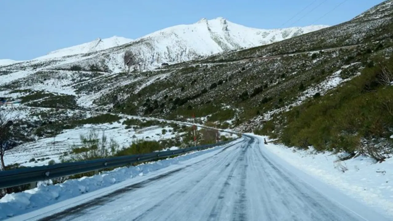 Carretera que atraviesa el Puerto de Lunada, en Cantabria. / A.E.
