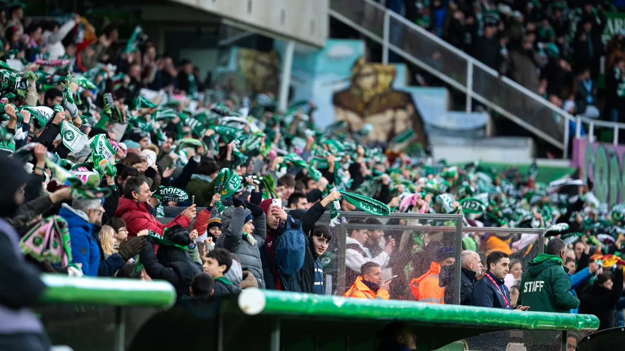 La afici&oacute;n del Racing en el partido del pasado fin de semana ante el Tenerife. / RRC