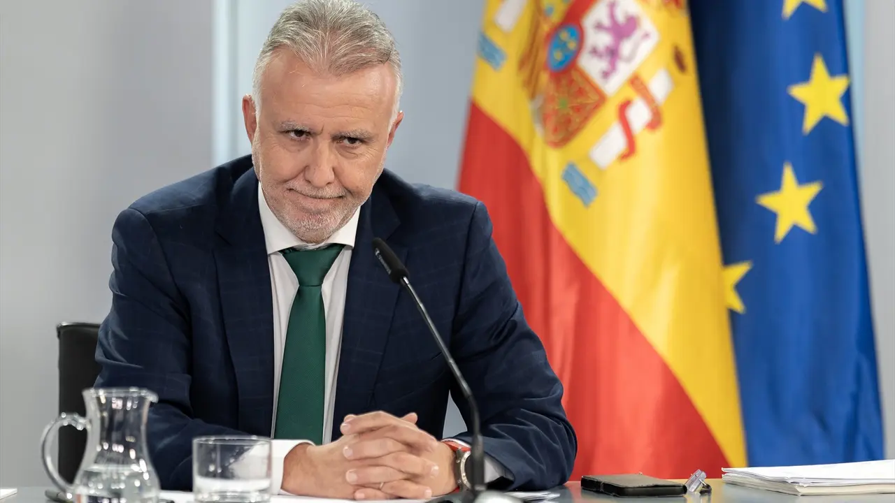 El ministro de Pol&iacute;tica Territorial y Memoria Democr&aacute;tica, &Aacute;ngel V&iacute;ctor Torres, durante una rueda de prensa. / Diego Radam&eacute;s