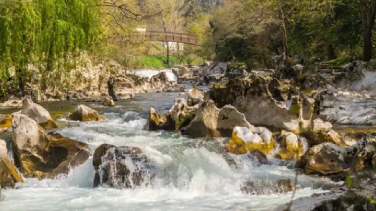 R&iacute;o Pas a su paso por Puente Viesgo. / A.S.