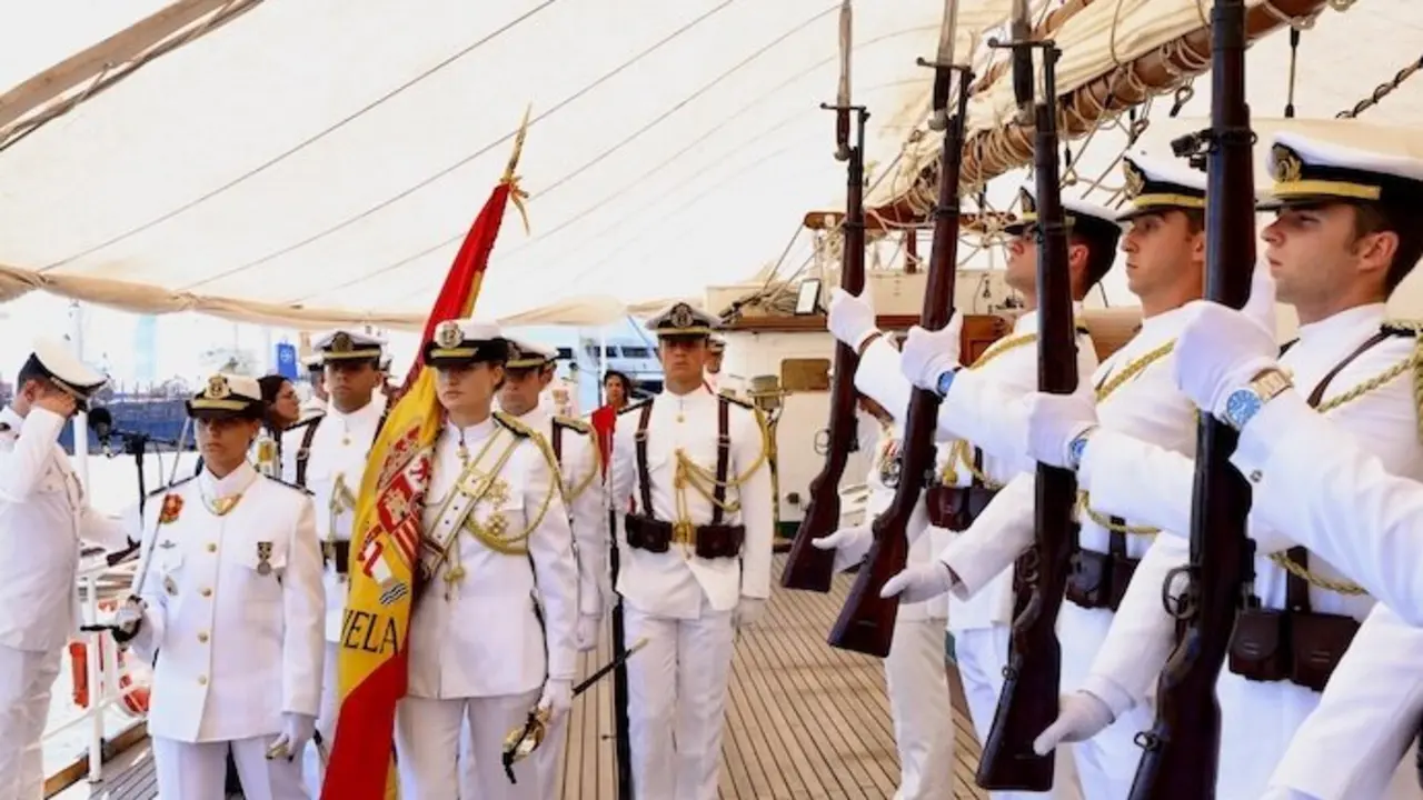 La Princesa Leonor como abanderada en la jura de bandera. / EP