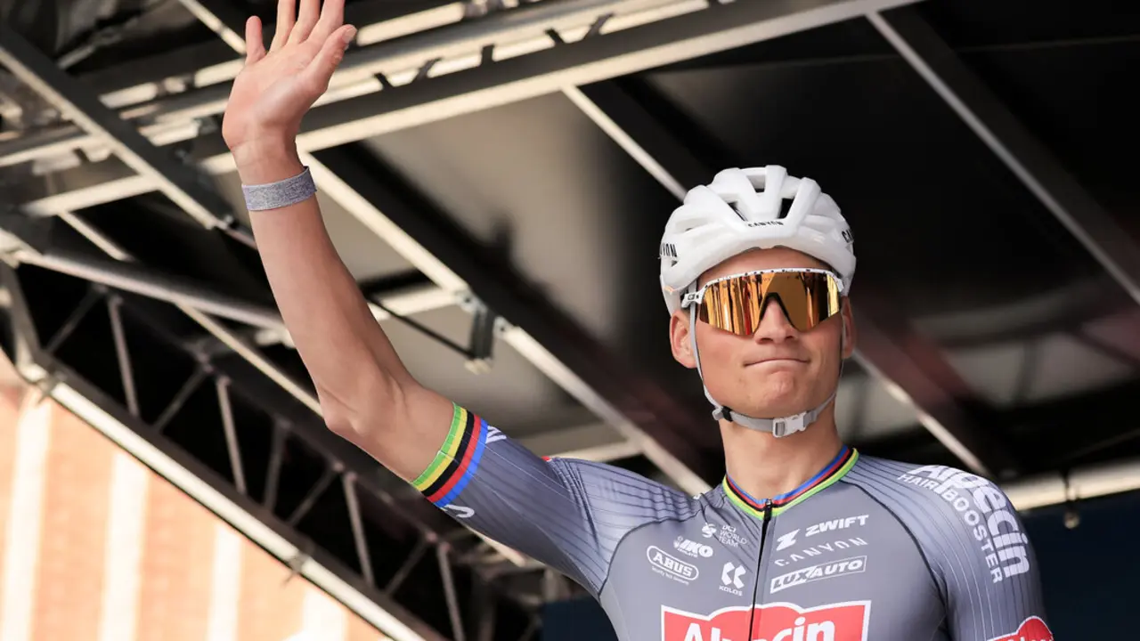 Mathieu Van der Poel conquista su segunda Mil&aacute;n-San Remo. / EP