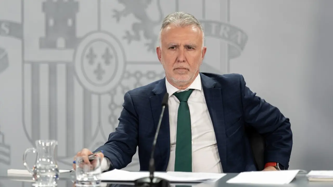 El ministro de Pol&iacute;tica Territorial y Memoria Democr&aacute;tica, &Aacute;ngel V&iacute;ctor Torres, durante una rueda de prensa. / Diego Radam&eacute;s