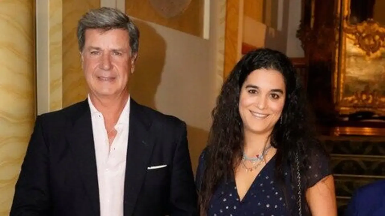 Cayetano Mart&iacute;nez de Irujo, duque de Arjona, ha anunciado su compromiso con B&aacute;rbara Mirjan, destacando la paz y estabilidad que ella ha tra&iacute;do a su vida tras un noviazgo de una d&eacute;cada. / EP