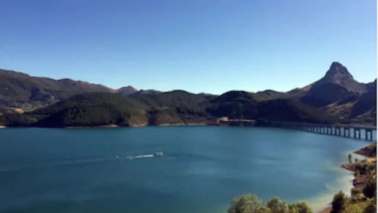 El incre&iacute;ble para&iacute;so c&aacute;nabro que emergi&oacute; de las aguas del pantano. / A.S.P