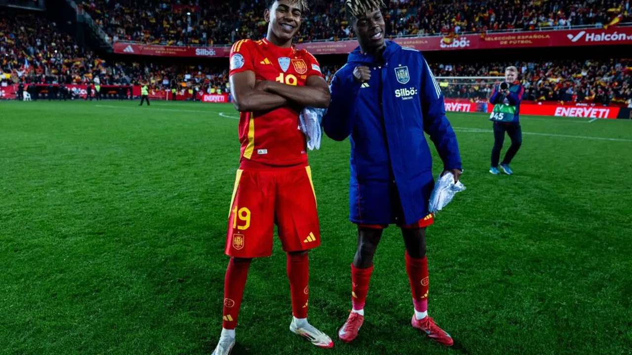 Lamine Yamal y Nico Williams tras el partido. / SeF&uacute;tbol