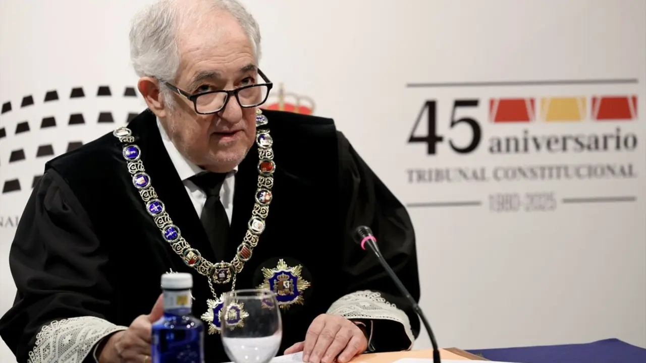 El presidente del Tribunal Constitucional, C&aacute;ndido Conde-Pumpido, durante la atenci&oacute;n a los medios de comunicaci&oacute;n. / Nacho Frade
