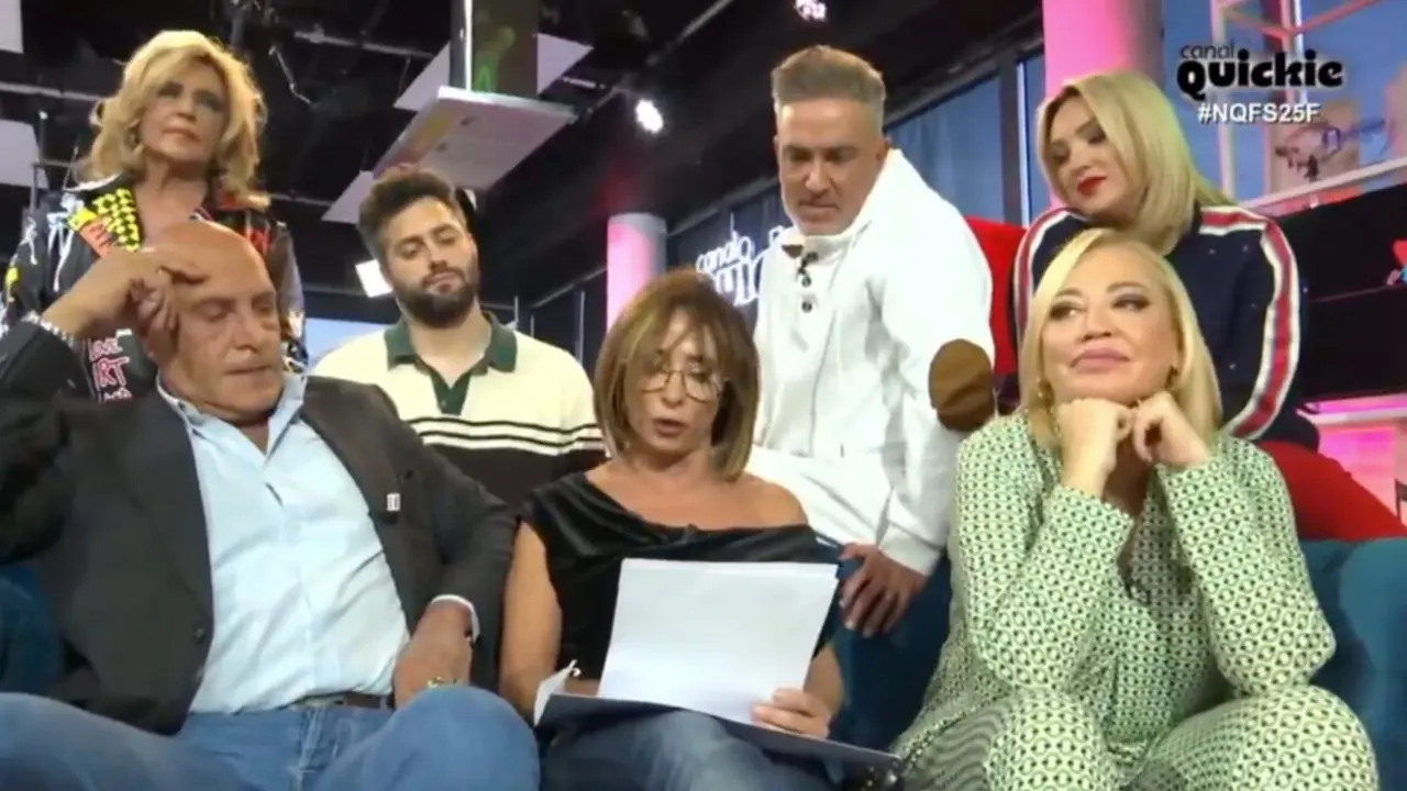 Mar&iacute;a Pati&ntilde;o cuando ley&oacute; con sus compa&ntilde;eros que se trasladaban de cadena. / X